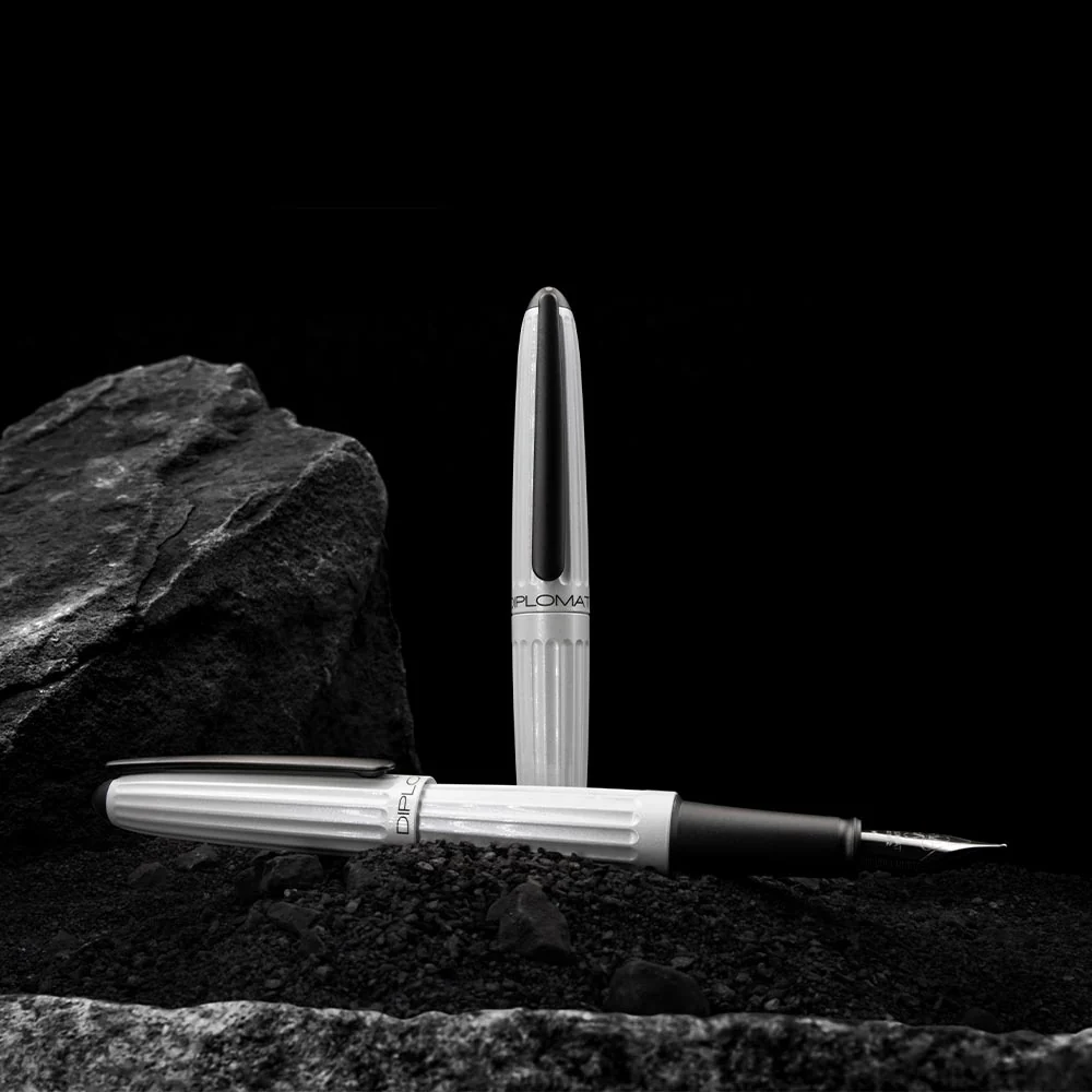 Diplomat Aero Pearl White Fountain Pen - Image 3