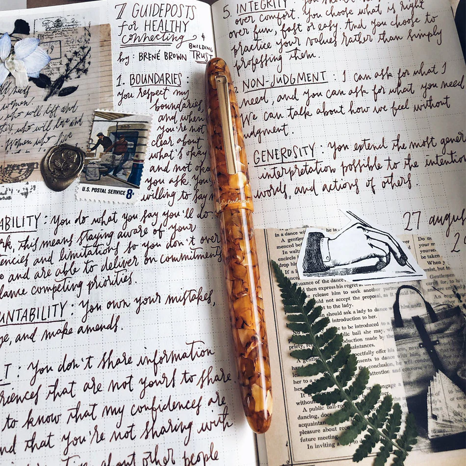 Esterbrook Estie Rollerball Pen Honeycomb With Gold Trim - Image 3