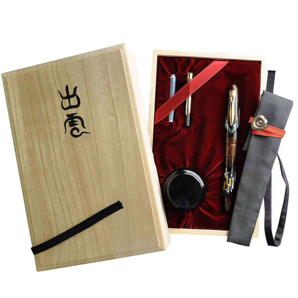Platinum Izumo Hon-urushi Raden Maki-e Aurora Fountain Pen - Image 6