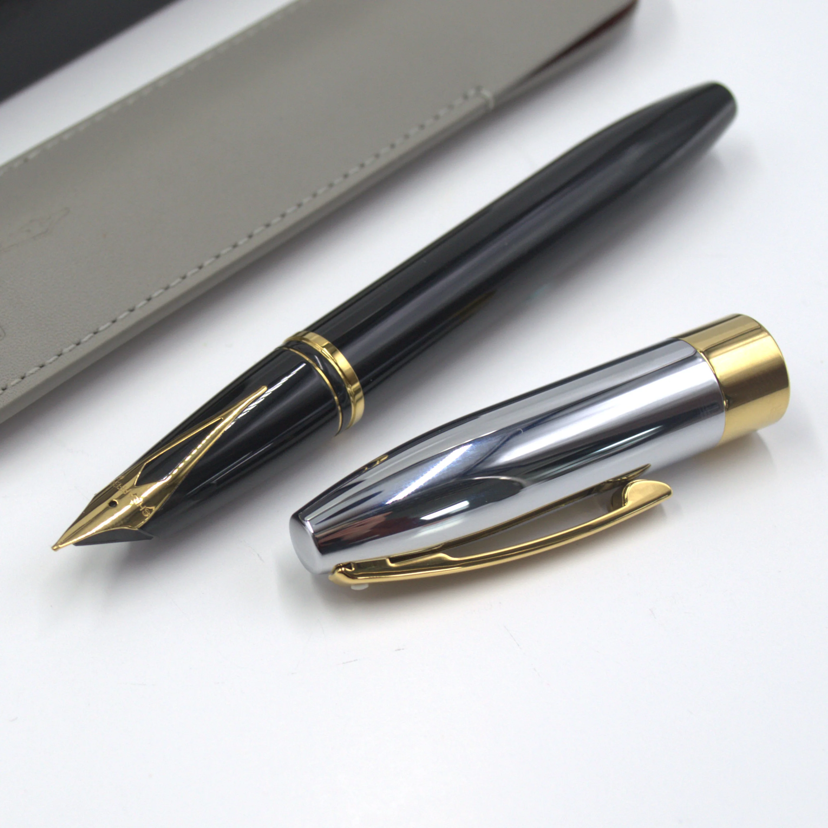 Sheaffer Legacy 9065 Glossy Black and Chrome Fountain Pen with 14k PVD Gold-Plated Nib - Image 3