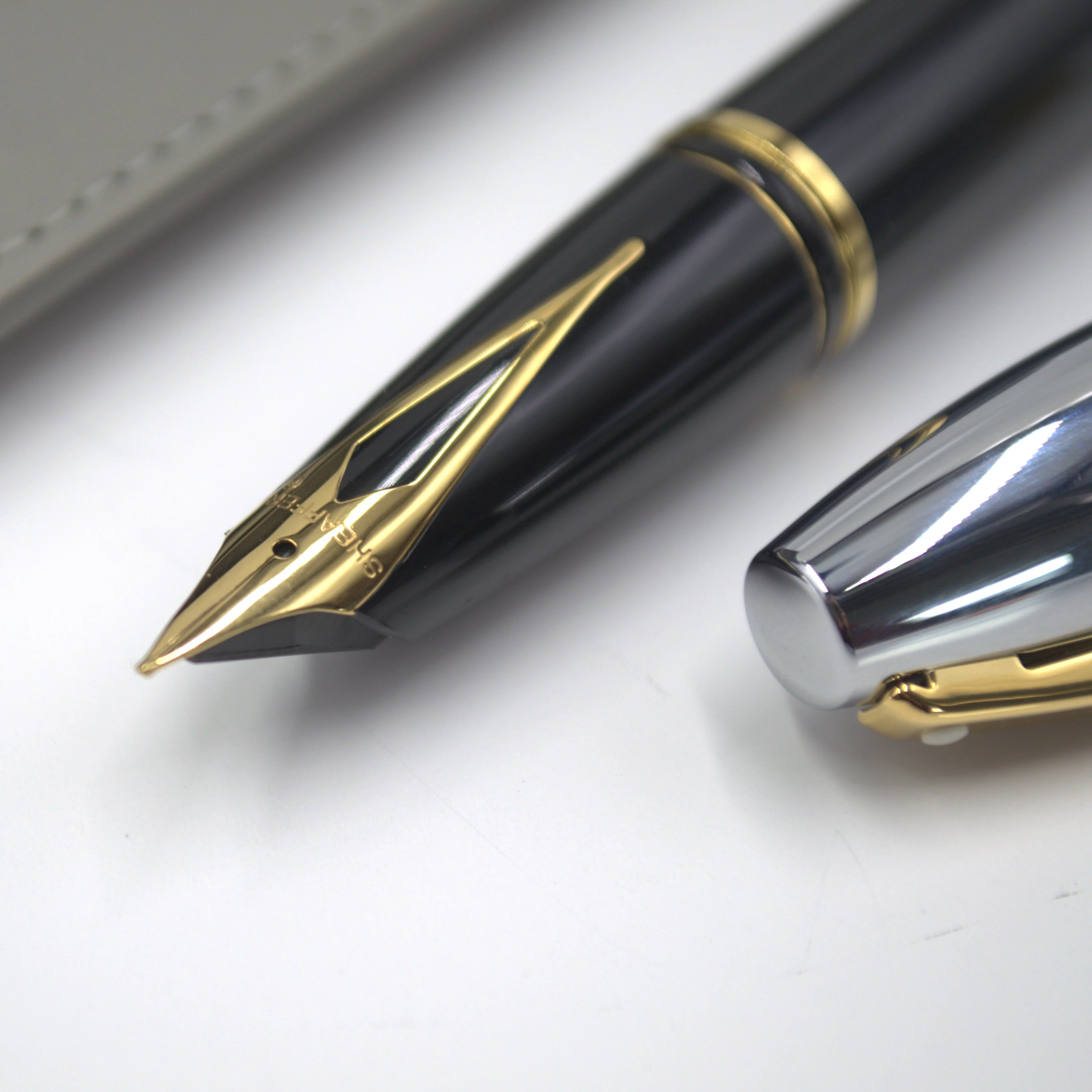 Sheaffer Legacy 9065 Glossy Black and Chrome Fountain Pen with 14k PVD Gold-Plated Nib - Image 4