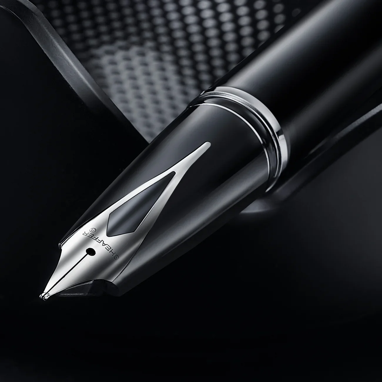 Sheaffer Legacy Fountain Pen Black with Chrome Trim and Leather Case Medium - Image 5
