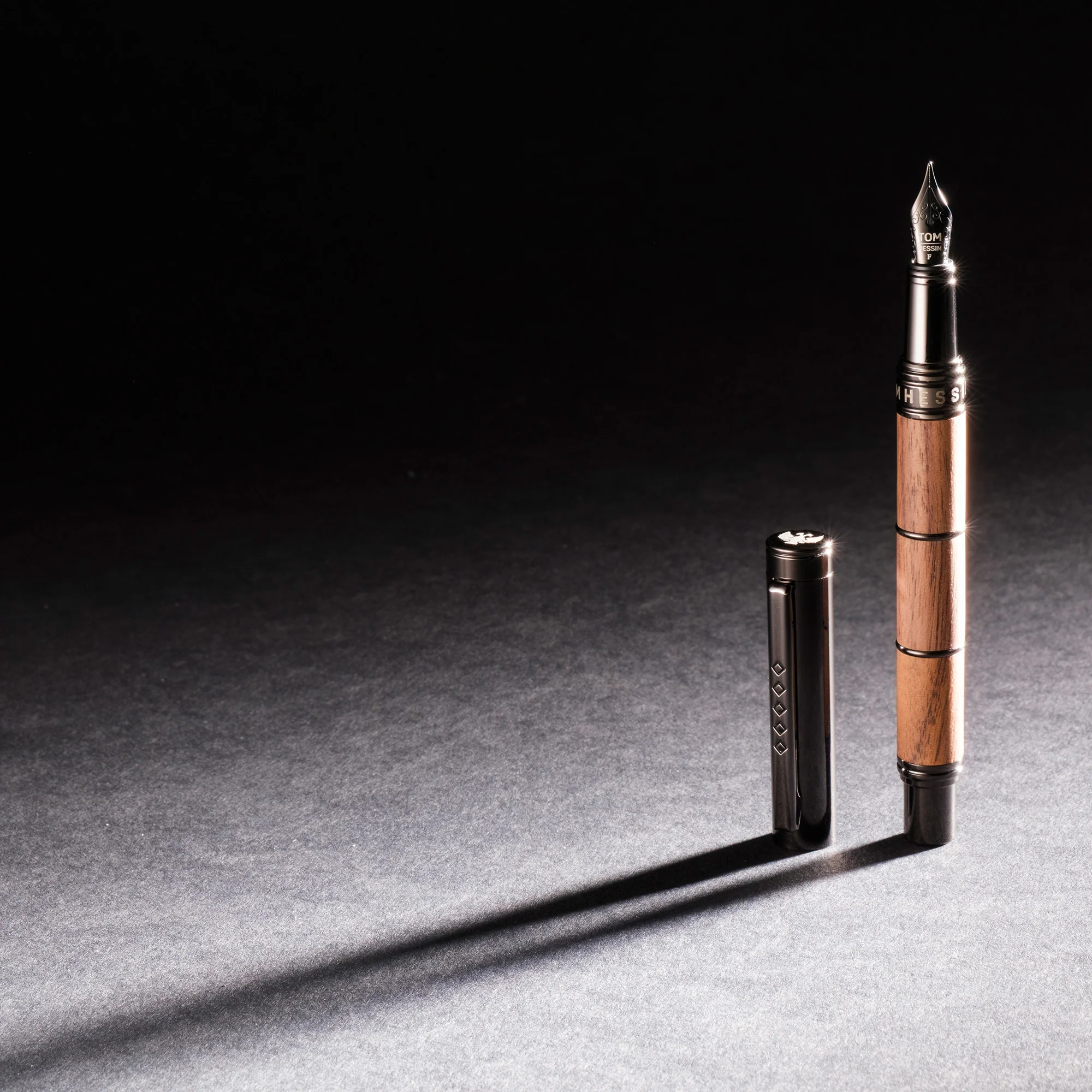 Tom Hessin Revolution Fountain Pen Rustic Wood Barrel with Gunmetal Trim - Image 4