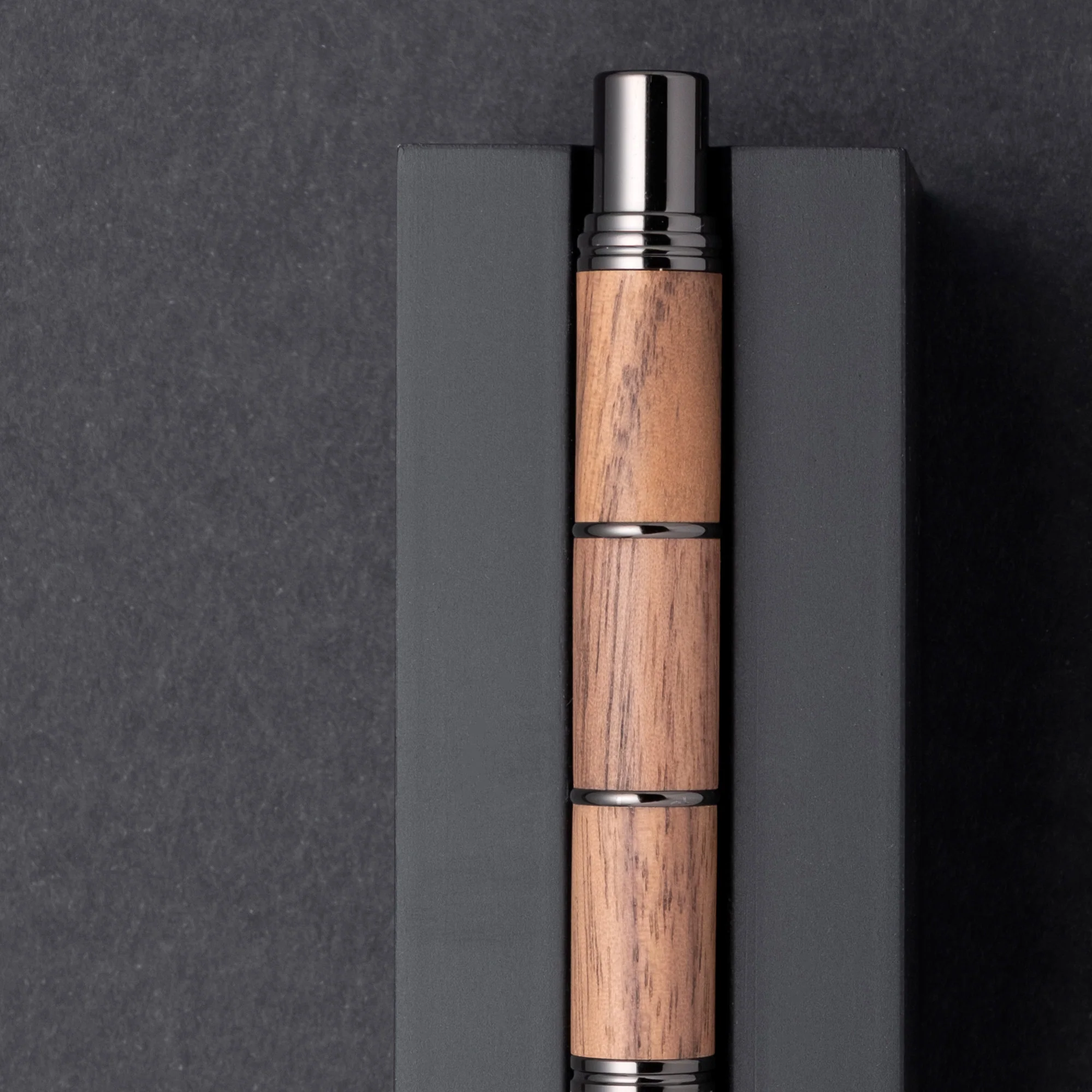 Tom Hessin Revolution Fountain Pen Rustic Wood Barrel with Gunmetal Trim - Image 6